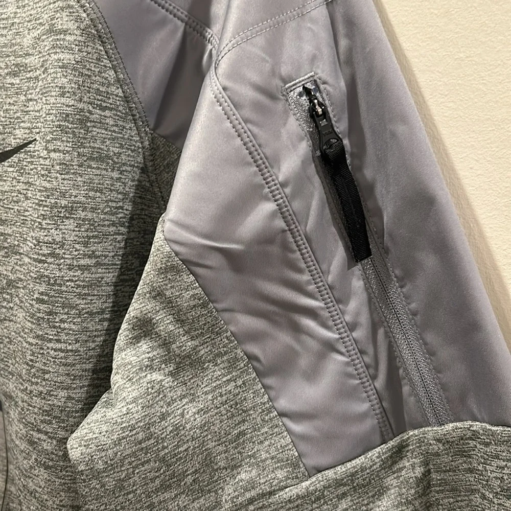 Nike Men’s Size Medium Therma-Fit Full‎ Zip Bomber Style Jacket in Gray NWT